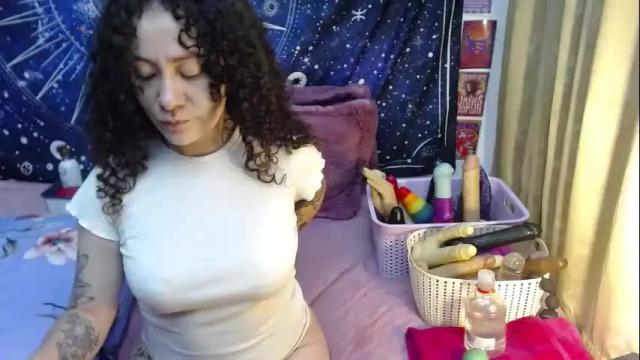 Image 11 of laura_anal_ Stream on Chaturbate on 1 month ago