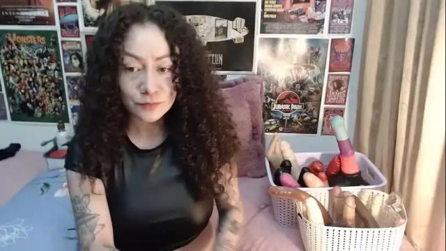 Image 10 of laura_anal_ Stream on Chaturbate on 1 month ago