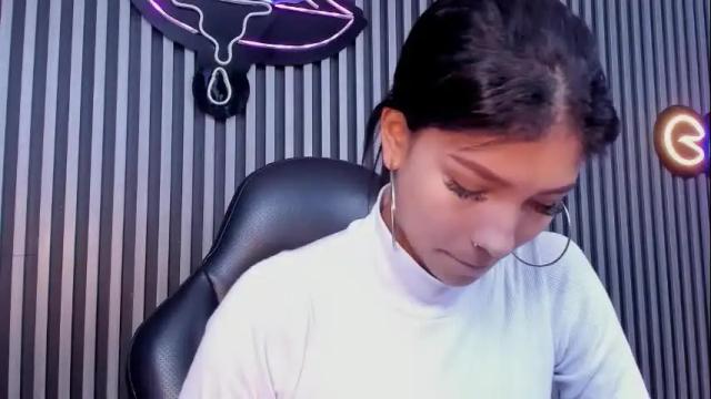 Image 3 of laura_aristizabal_19 Stream on Chaturbate on 1 month ago