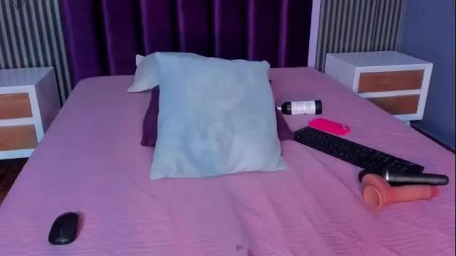 Image 2 of laura_aristizabal_19 Stream on Chaturbate on 1 month ago