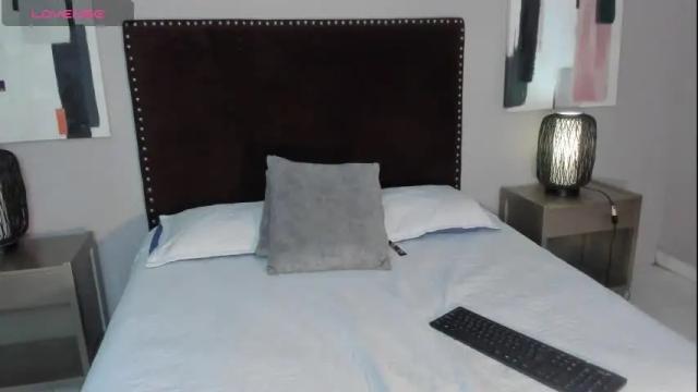 Image 2 of laura_aristizabal_19 Stream on Chaturbate on 1 month ago