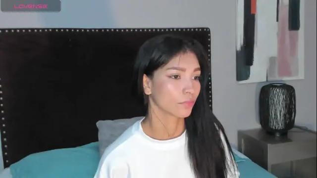 Image 2 of laura_aristizabal_19 Stream on Chaturbate on 1 month ago