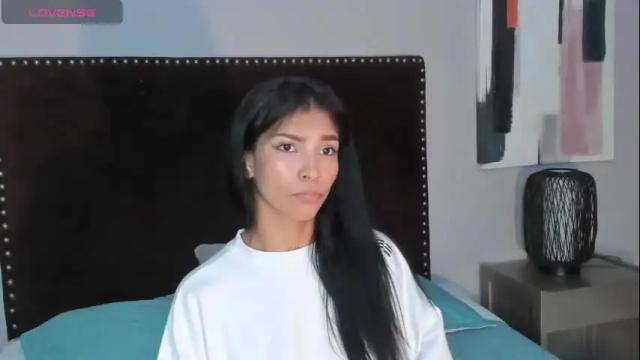 Image 4 of laura_aristizabal_19 Stream on Chaturbate on 1 month ago