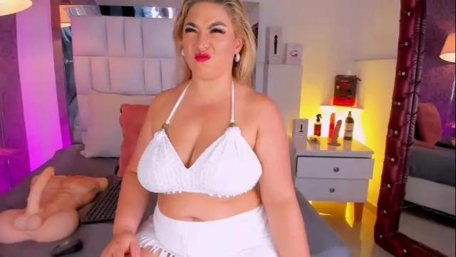 Image 6 of laura_bassi Stream on Chaturbate on 22 days ago