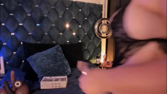 Image 6 of laura_bassi Stream on Chaturbate on 2 months ago