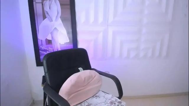 Image 3 of laura_candy02 Stream on Chaturbate on 21 days ago