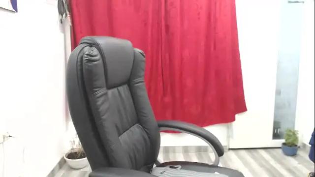 Image 4 of laura_craizy Stream on Chaturbate on 13 days ago