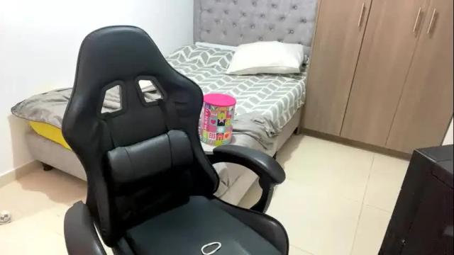 Image 4 of laura_d23 Stream on Chaturbate on 1 month ago