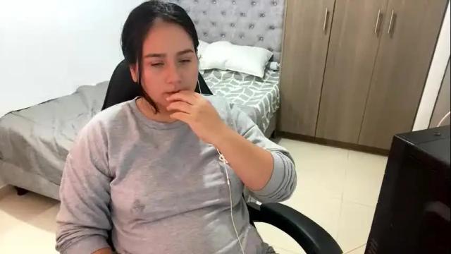 Image 4 of laura_d23 Stream on Chaturbate on 23 days ago