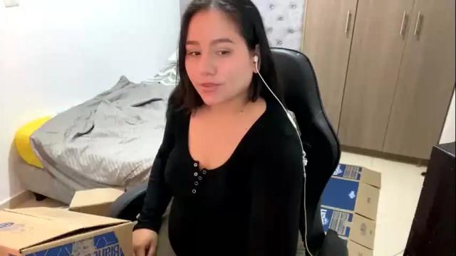 Image 12 of laura_d23 Stream on Chaturbate on 17 days ago