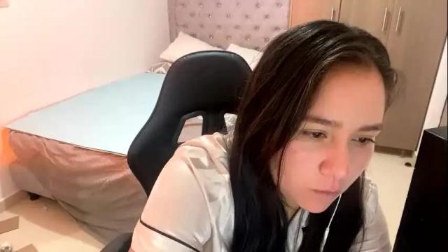 Image 2 of laura_d23 Stream on Chaturbate on 16 days ago