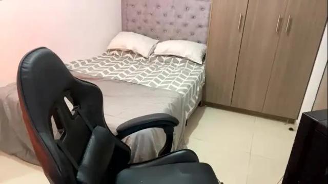 Image 11 of laura_d23 Stream on Chaturbate on 11 days ago
