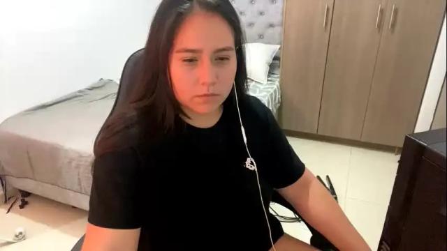 Image 2 of laura_d23 Stream on Chaturbate on 6 days ago