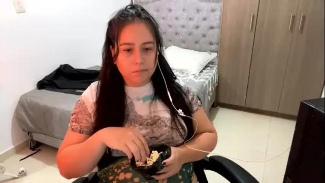 Image 6 of laura_d23 Stream on Chaturbate on 3 days ago