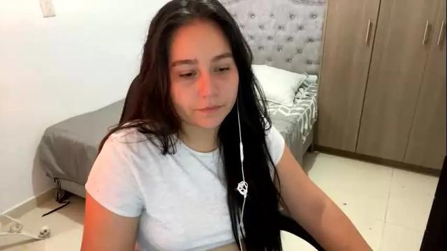 Image 2 of laura_d23 Stream on Chaturbate on 2 days ago