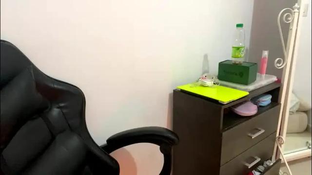 Image 6 of laura_d23 Stream on Chaturbate on 1 month ago