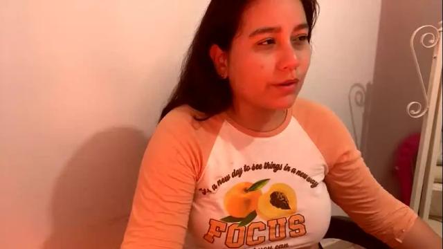 Image 2 of laura_d23 Stream on Chaturbate on 1 month ago