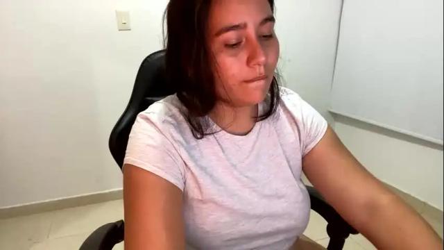 Image 8 of laura_d23 Stream on Chaturbate on 25 days ago