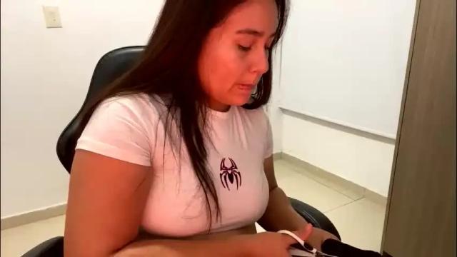 Image 6 of laura_d23 Stream on Chaturbate on 22 hours ago