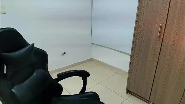 Image 4 of laura_d23 Stream on Chaturbate on 1 month ago