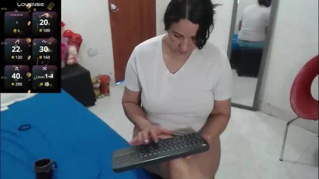 Image 11 of laura_foxx2379 Stream on Chaturbate on 1 month ago