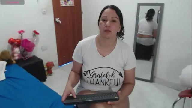 Image 10 of laura_foxx2379 Stream on Chaturbate on 1 month ago