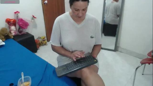 Image 12 of laura_foxx2379 Stream on Chaturbate on 19 days ago