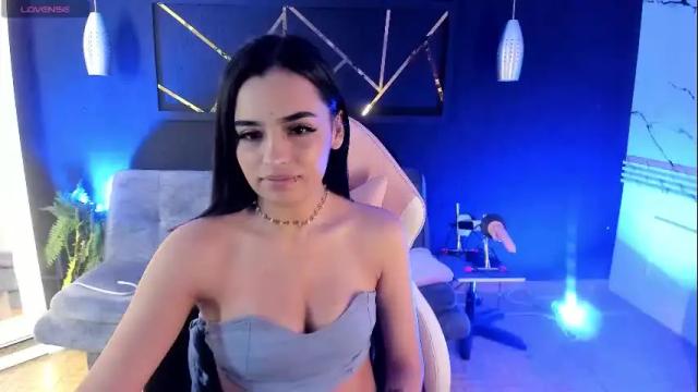 Image 2 of laura_hentai Stream on Chaturbate on 12 days ago