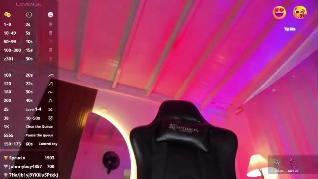 Image 6 of laura_hills18 Stream on Chaturbate on 1 month ago