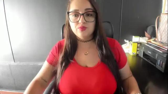 Image 2 of laura_londono1 Stream on Chaturbate on 19 months ago