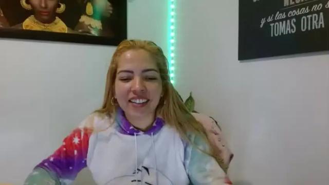 Image 3 of laura_marlyn Stream on Chaturbate on 22 months ago