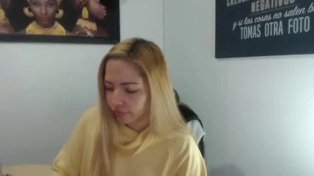 Image 12 of laura_marlyn Stream on Chaturbate on 21 months ago