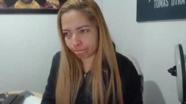 Image 3 of laura_marlyn Stream on Chaturbate on 21 months ago