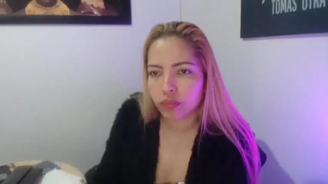 Image 7 of laura_marlyn Stream on Chaturbate on 21 months ago