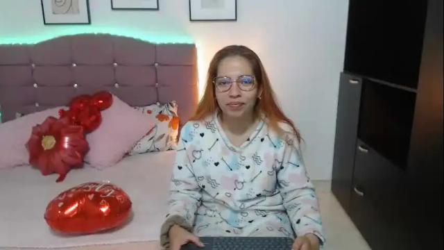 Image 3 of laura_marlyn Stream on Chaturbate on 9 months ago
