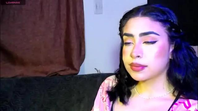 Image 2 of laura_pink01 Stream on Chaturbate on 1 month ago