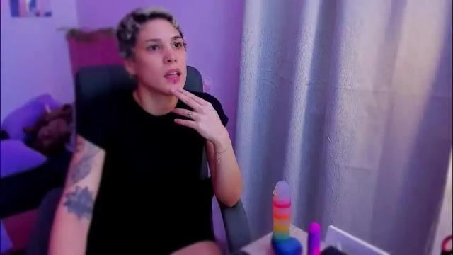 Image 2 of laura_r23 Stream on Chaturbate on 1 month ago