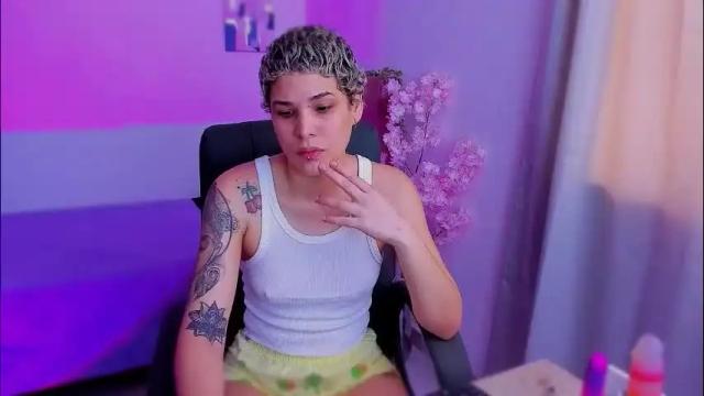 Image 4 of laura_r23 Stream on Chaturbate on 1 month ago