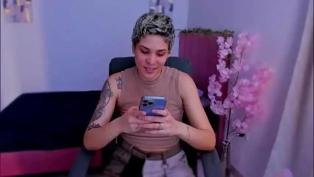 Image 12 of laura_r23 Stream on Chaturbate on 1 month ago