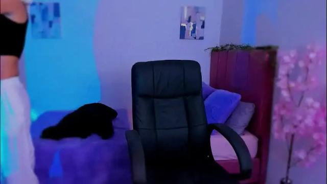 Image 2 of laura_r23 Stream on Chaturbate on 1 month ago