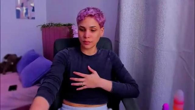 Image 2 of laura_r23 Stream on Chaturbate on 1 month ago