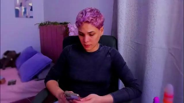 Image 3 of laura_r23 Stream on Chaturbate on 1 month ago