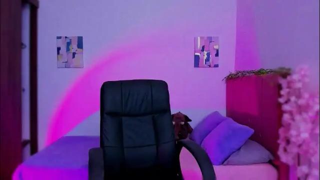 Image 4 of laura_r23 Stream on Chaturbate on 1 month ago