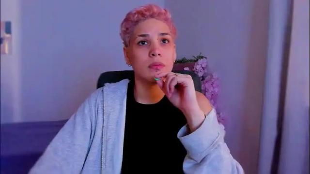 Image 2 of laura_r23 Stream on Chaturbate on 1 month ago