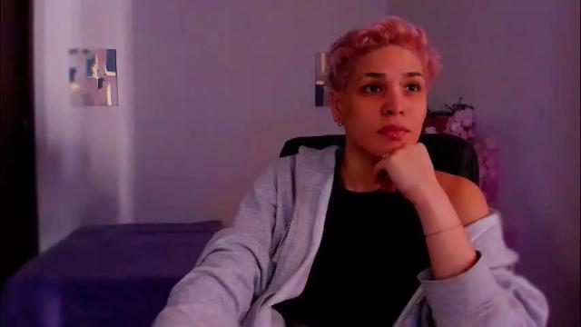 Image 3 of laura_r23 Stream on Chaturbate on 1 month ago