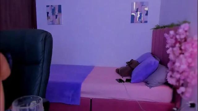 Image 2 of laura_r23 Stream on Chaturbate on 1 month ago