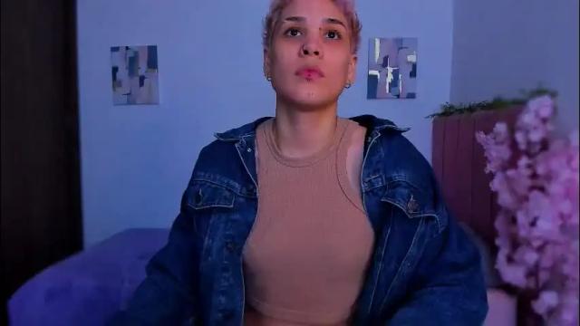 Image 10 of laura_r23 Stream on Chaturbate on 1 month ago