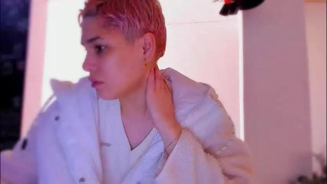 Image 2 of laura_r23 Stream on Chaturbate on 1 month ago