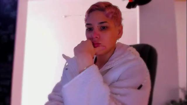 Image 3 of laura_r23 Stream on Chaturbate on 1 month ago