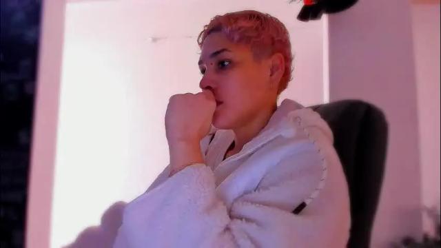 Image 4 of laura_r23 Stream on Chaturbate on 1 month ago